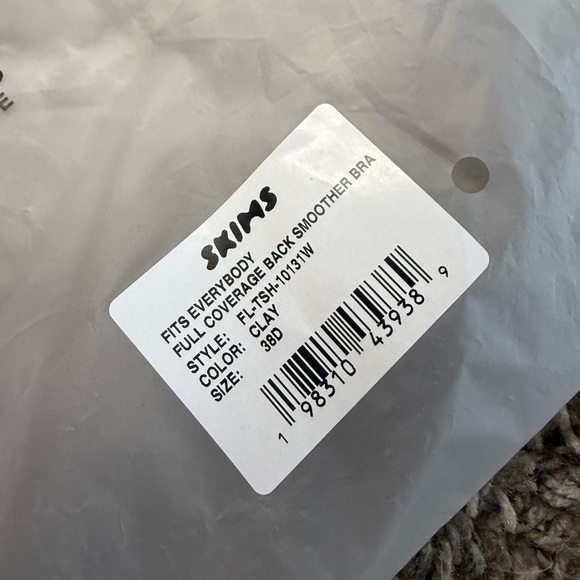 SKIMS Fits Everybody BACK SMOOTHING FULL COVERAGE BRA - Picture 5 of 5